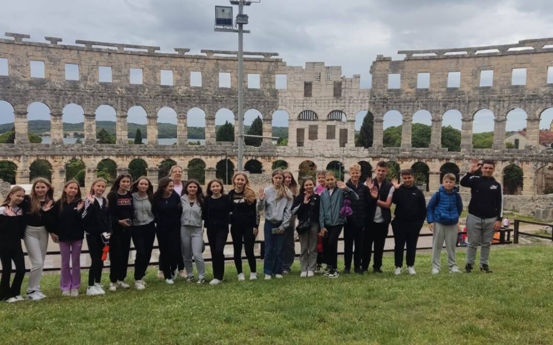 DRAMSKA I DRAMSKO-LITURGIJSKA SKUPINA NA DVODNEVNOJ TERENSKOJ NASTAVI U PULI I TRSATU
